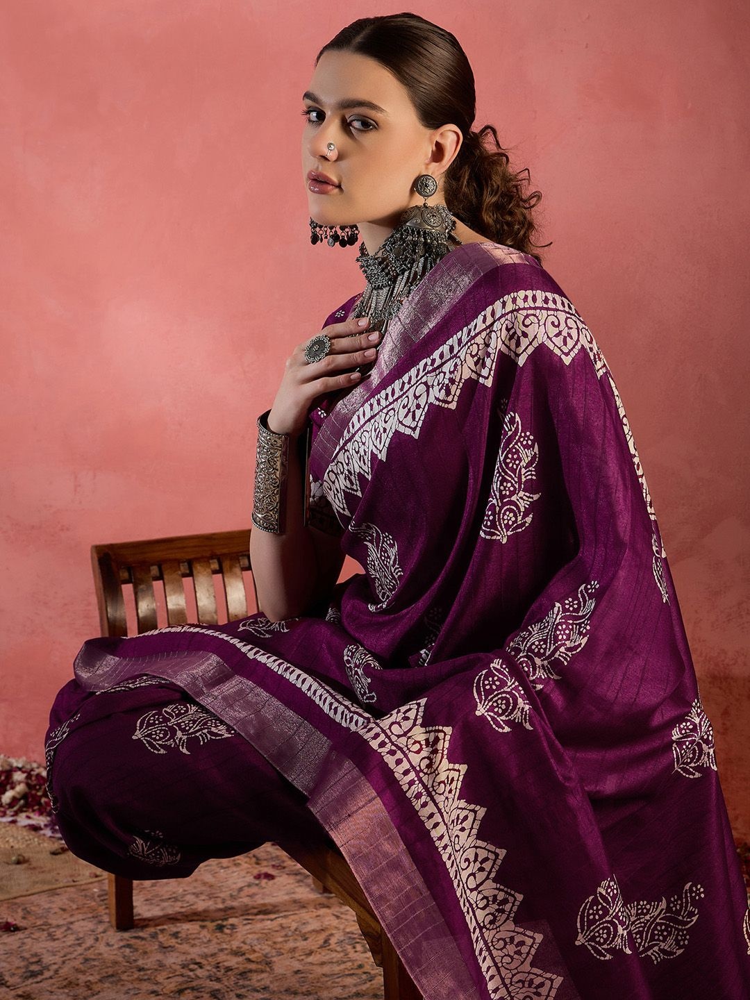 

Sangria Ethnic Printed Zari Saree With Unstitched Blouse, Magenta