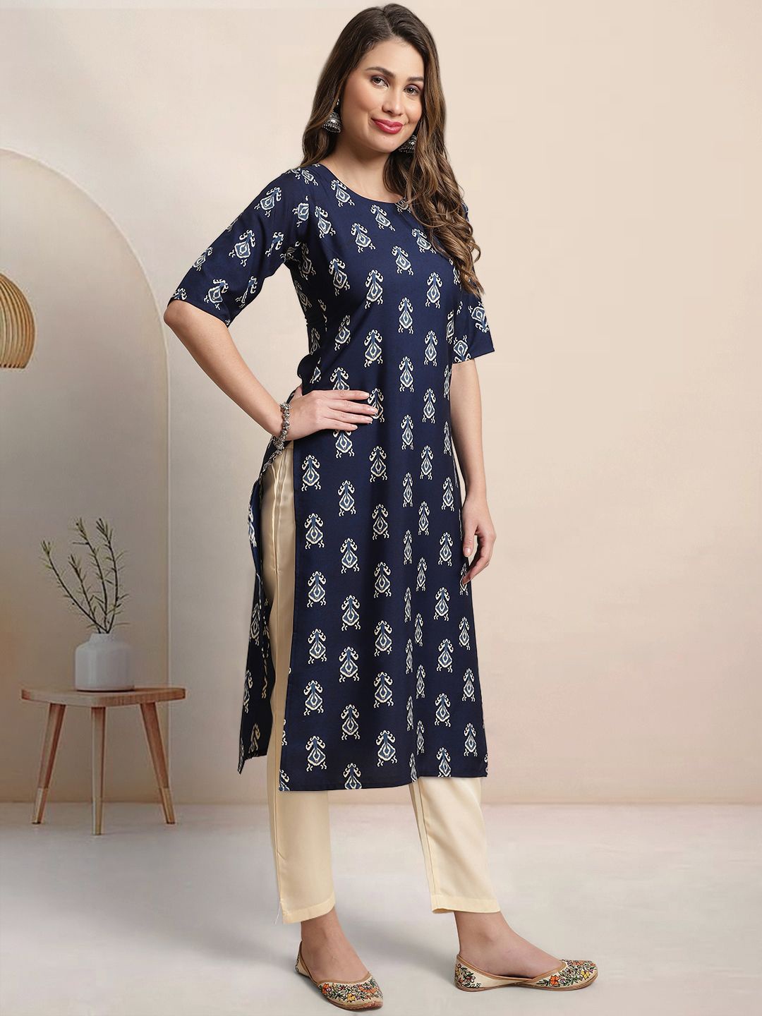 

Moda Rapido Ethnic Motifs Printed Round Neck Straight Kurta With Trousers, Navy blue