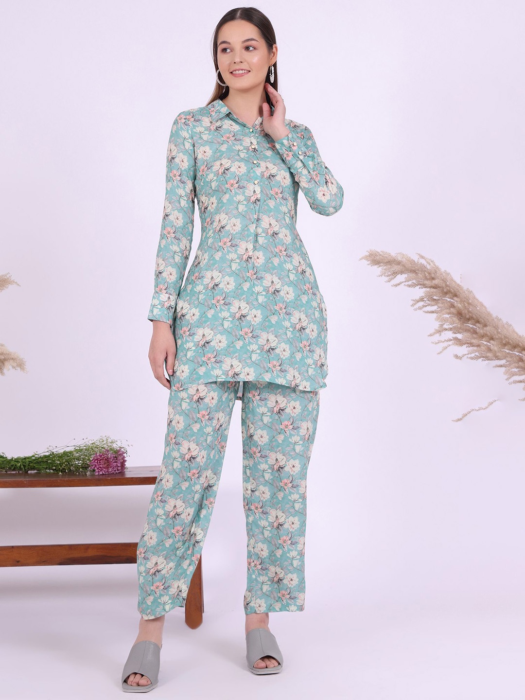 

AURELIA Floral Printed Shirt Collar Pleated Straight Kurti With Trouser, Blue
