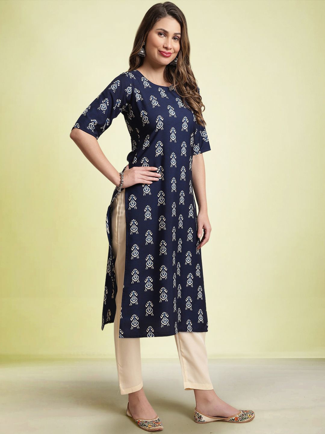

Moda Rapido Ethnic Motifs Printed Round Neck Straight Kurta With Trousers, Blue