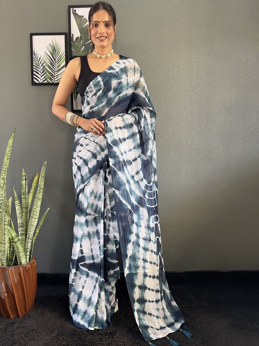 

Aika Tie and Dye Pure Georgette Ready to Wear Saree, Teal