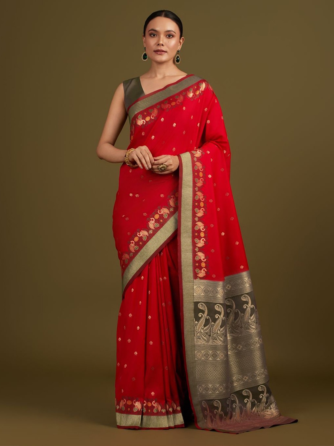 

MONJOLIKA FASHION Woven Design Zari Banarasi Saree, Red