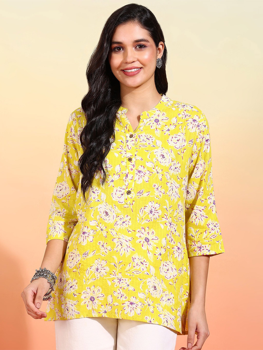 

Label Ceres Floral Printed Pure Cotton Kurti, Yellow