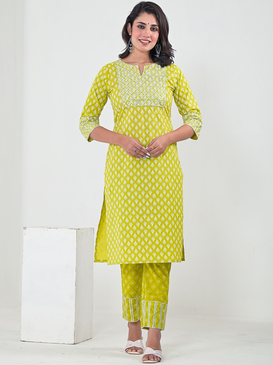 

KASHISHIYA Ethnic Motifs Printed Gotta Patti Pure Cotton Kurta with Trousers & Dupatta, Green