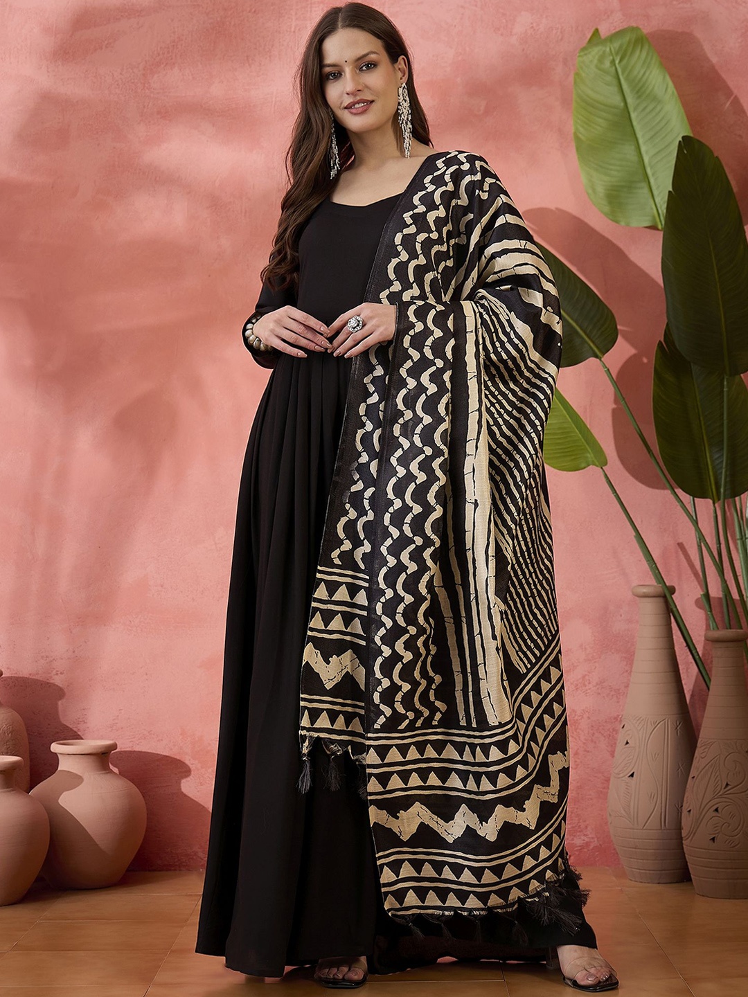 

InWeave Sweetheart Neck Pleated Anarkali Kurta With Dupatta, Black