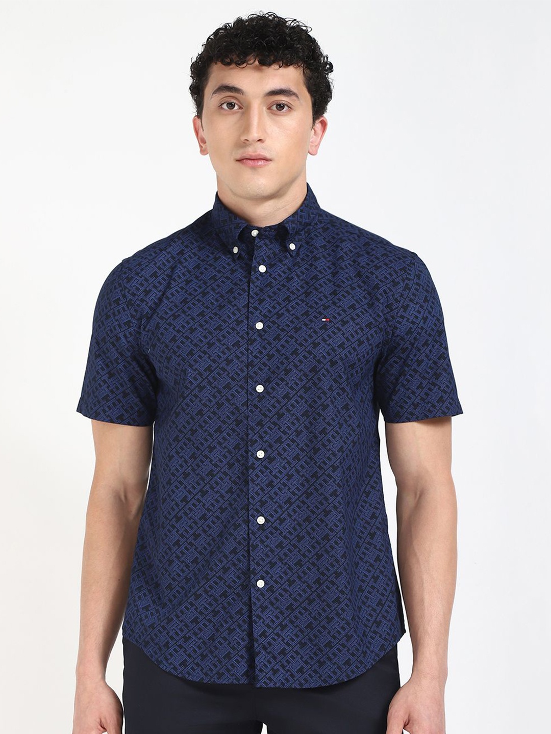 

Tommy Hilfiger Men Button-Down Collar Typography Printed Cotton Casual Shirt, Navy blue