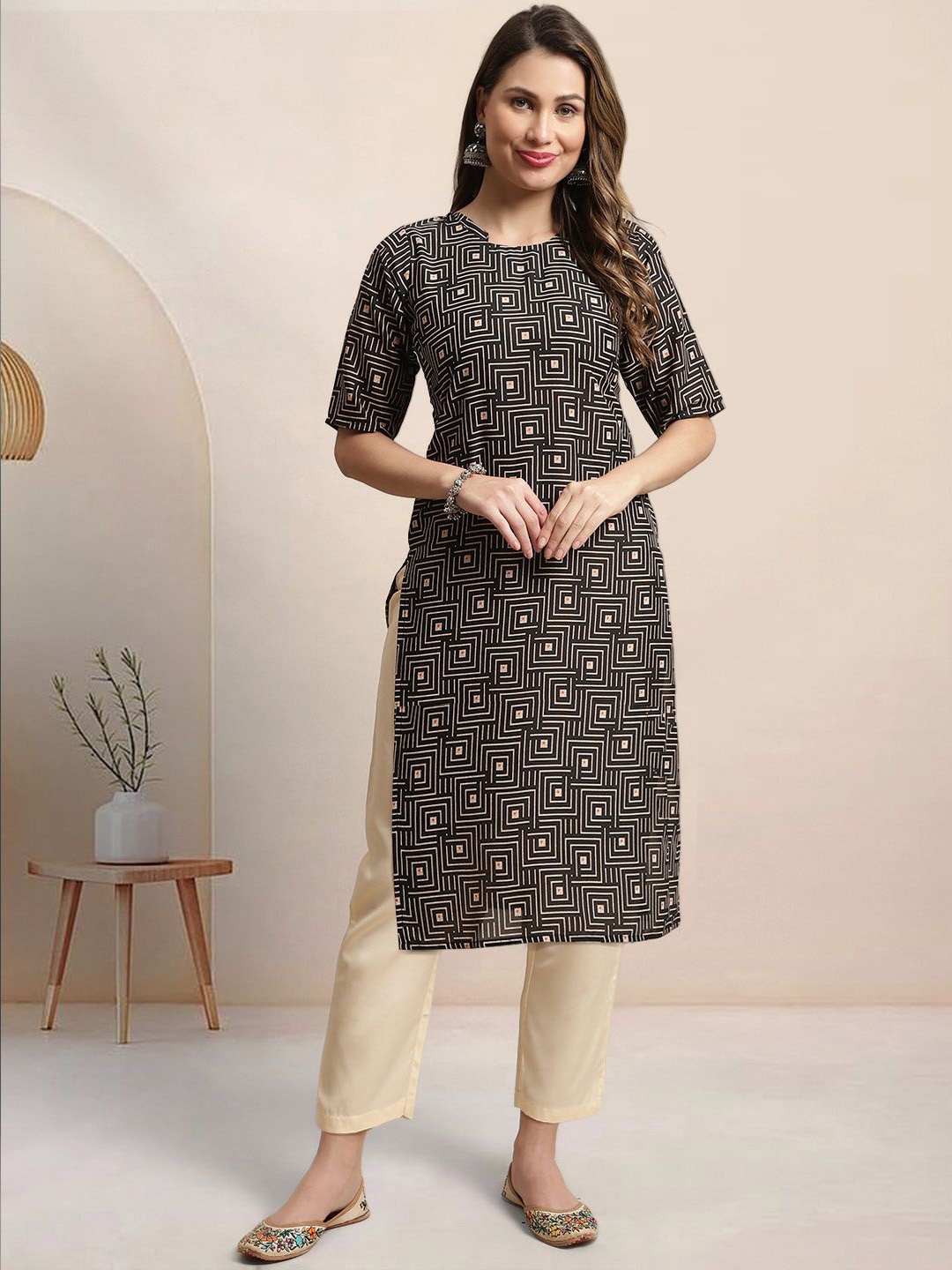 

Moda Rapido Geometric Printed Round Neck Straight Kurta With Trousers, Black