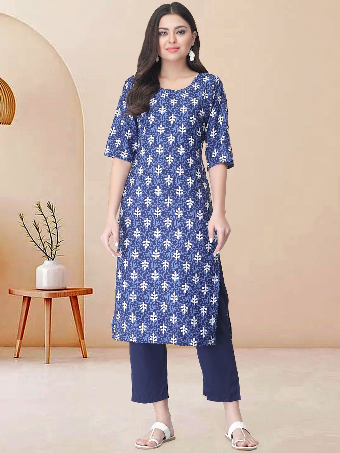 

Moda Rapido Floral Printed Round Neck Straight Kurta With Trousers, Blue