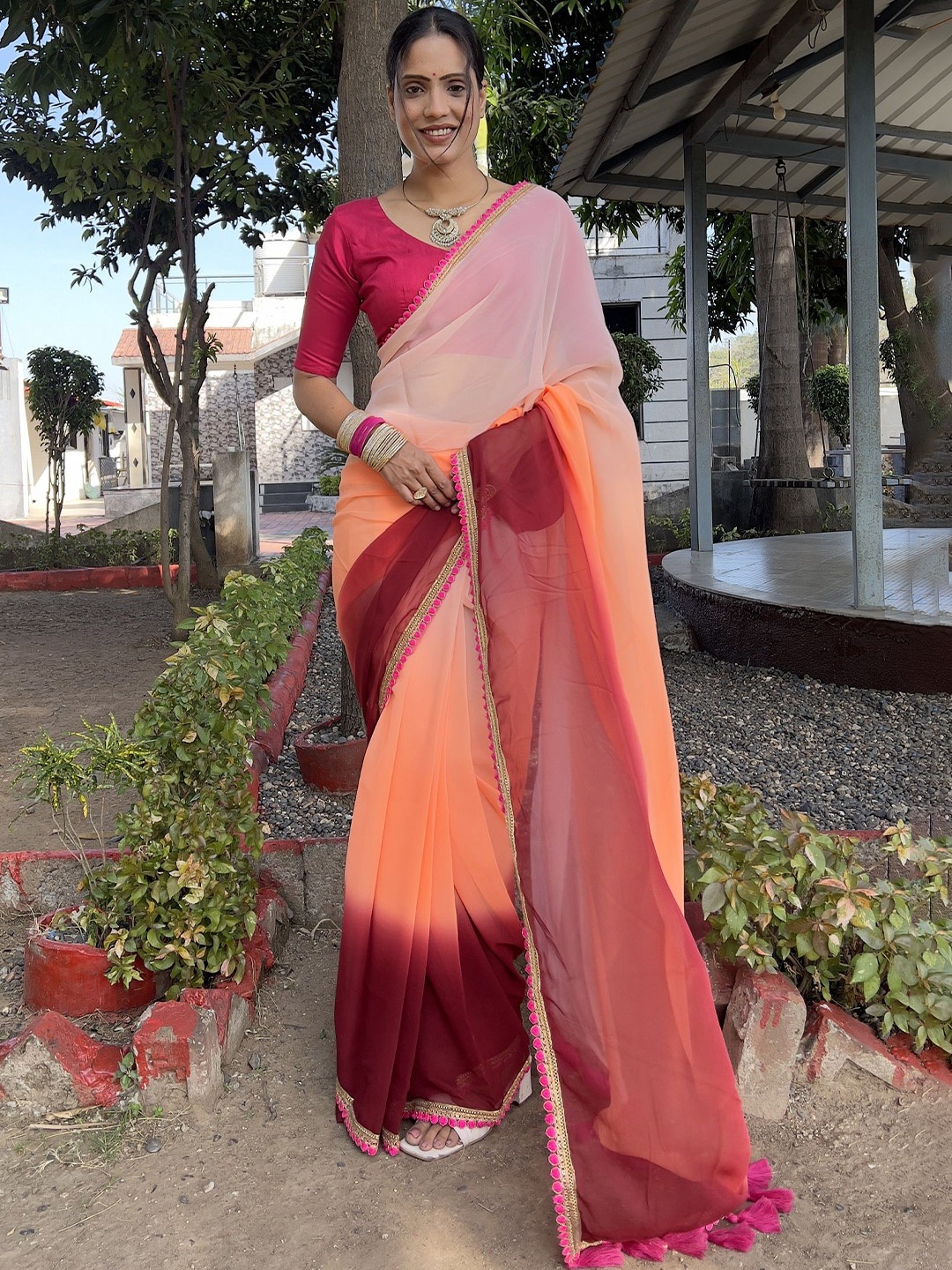

LADY SHOPI Colourblocked Embroidered Pure Georgette Saree, Orange