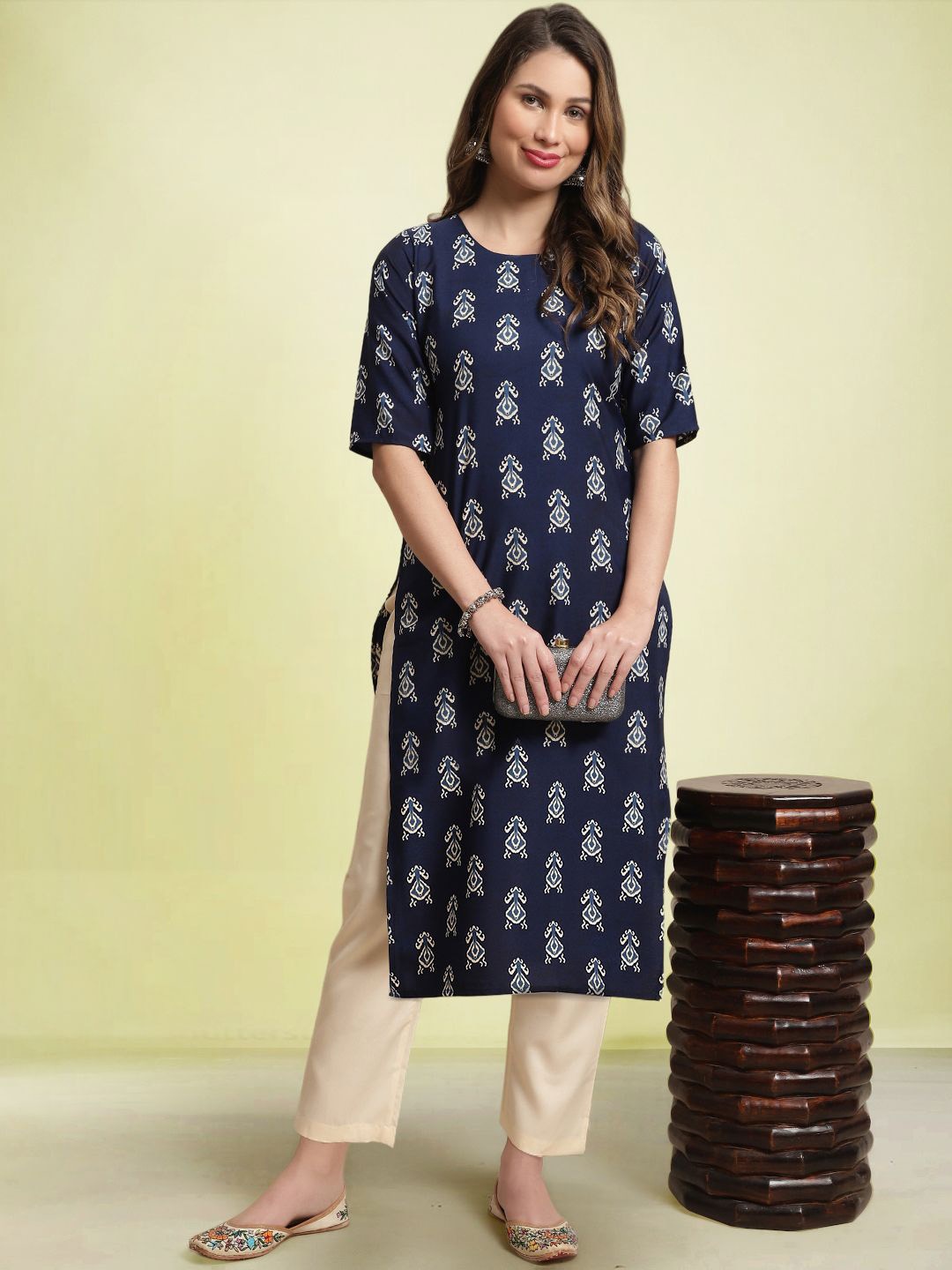 

Moda Rapido Floral Printed Round Neck Straight Kurta With Trousers, Blue