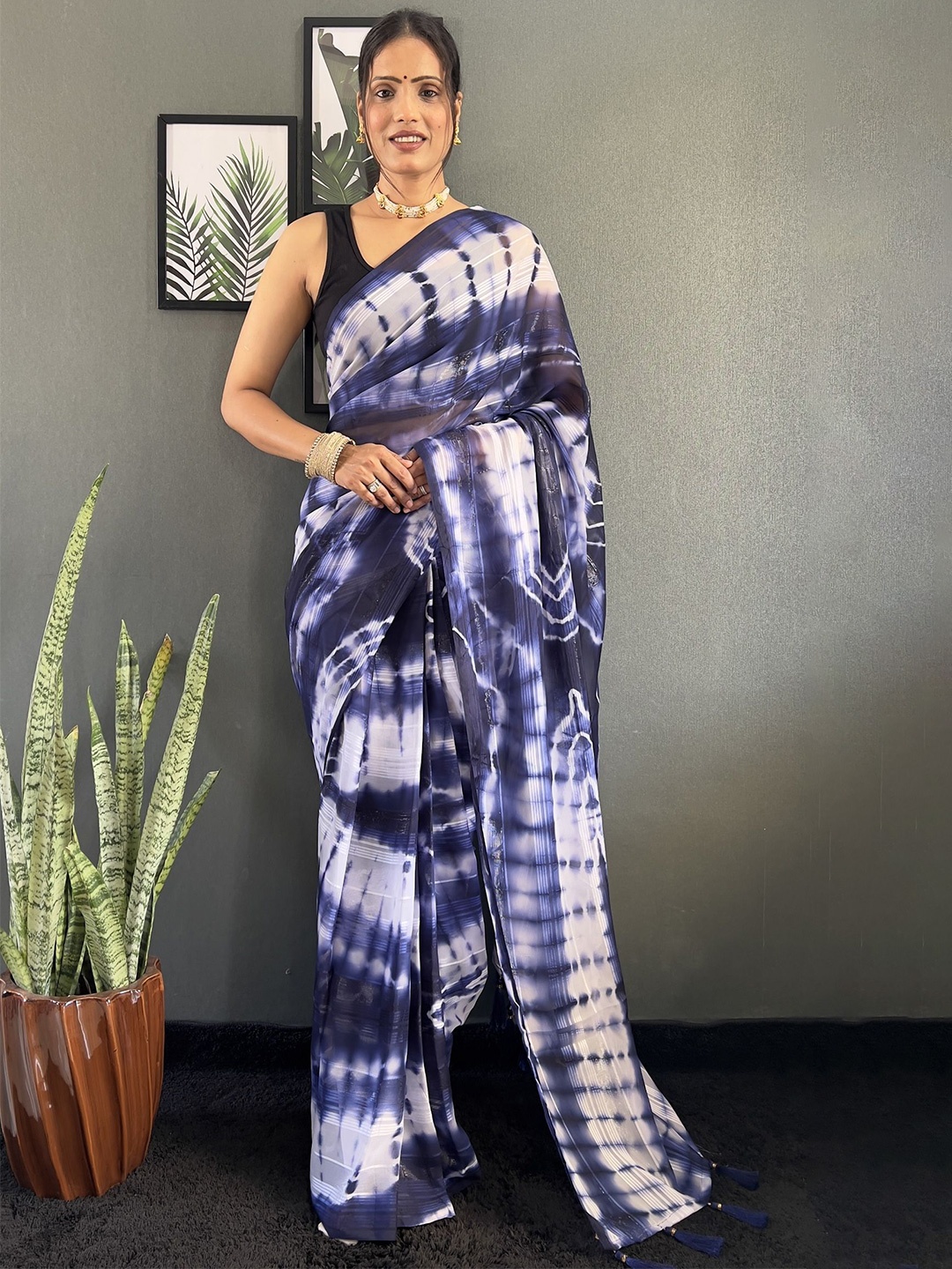 

Aika Tie and Dye Pure Georgette Ready to Wear Saree, Blue
