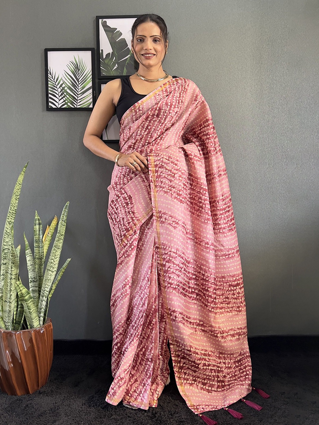 

Aika Abstract Printed Ready to Wear Saree, Peach