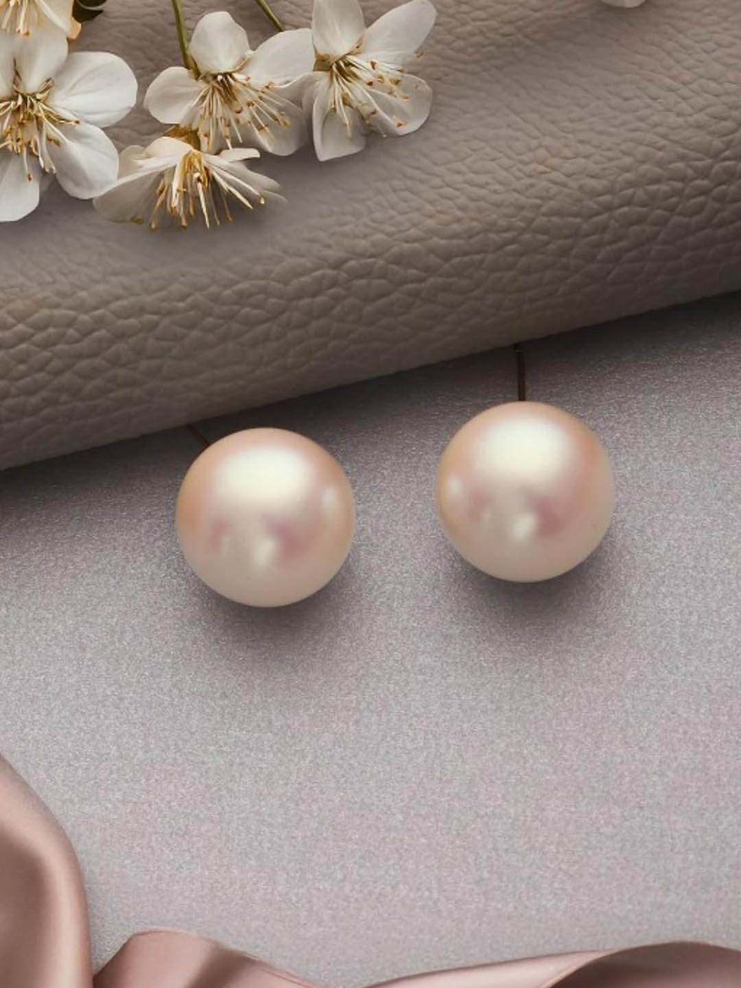 

DN Creation Gold-Plated Pearls Spherical Shaped Studs