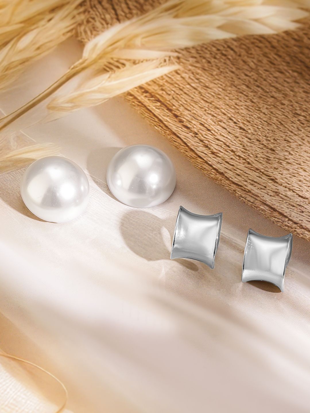 

Rubans Set of 2 Silver-Plated Pearl Studded Studs