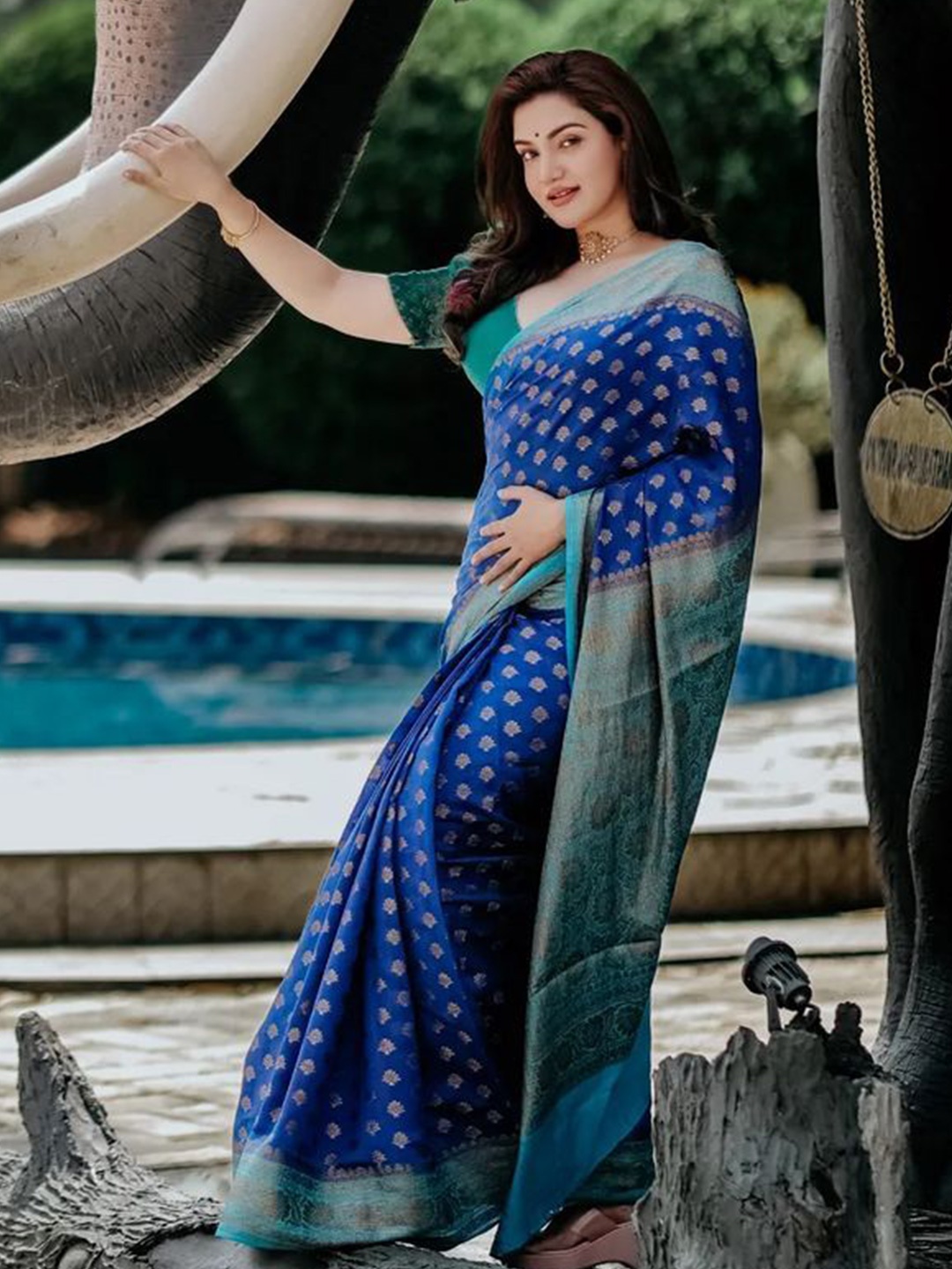 

Krimmple Woven Design Zari Saree, Blue