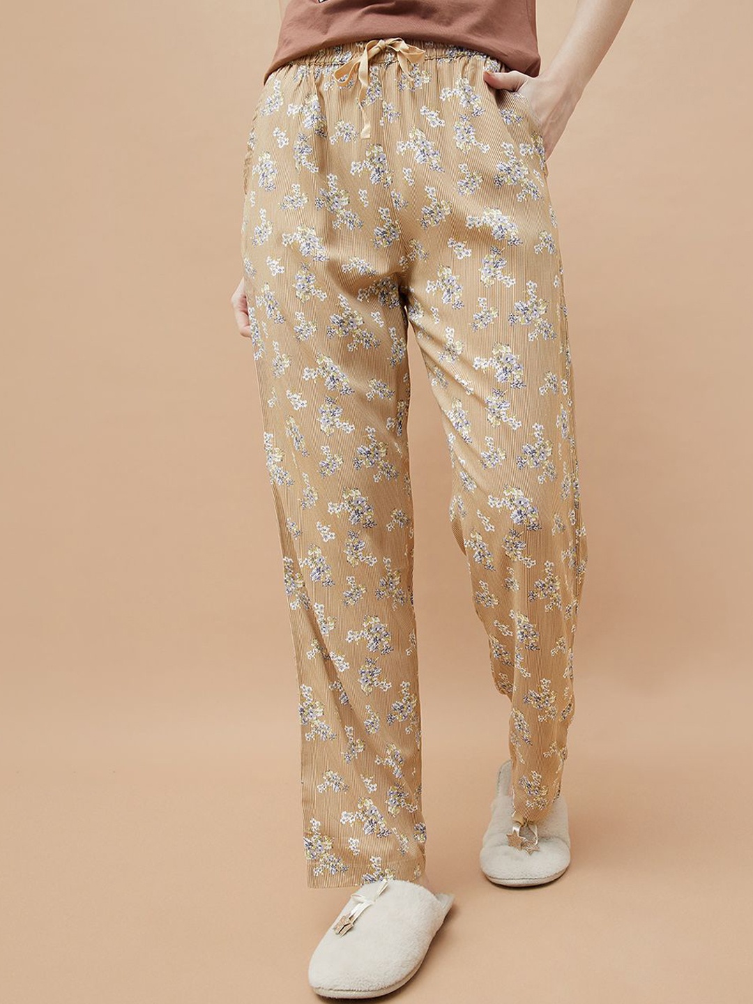 

Ginger by Lifestyle Women Floral Printed Regular Fit Mid-Rise Trouser, Beige
