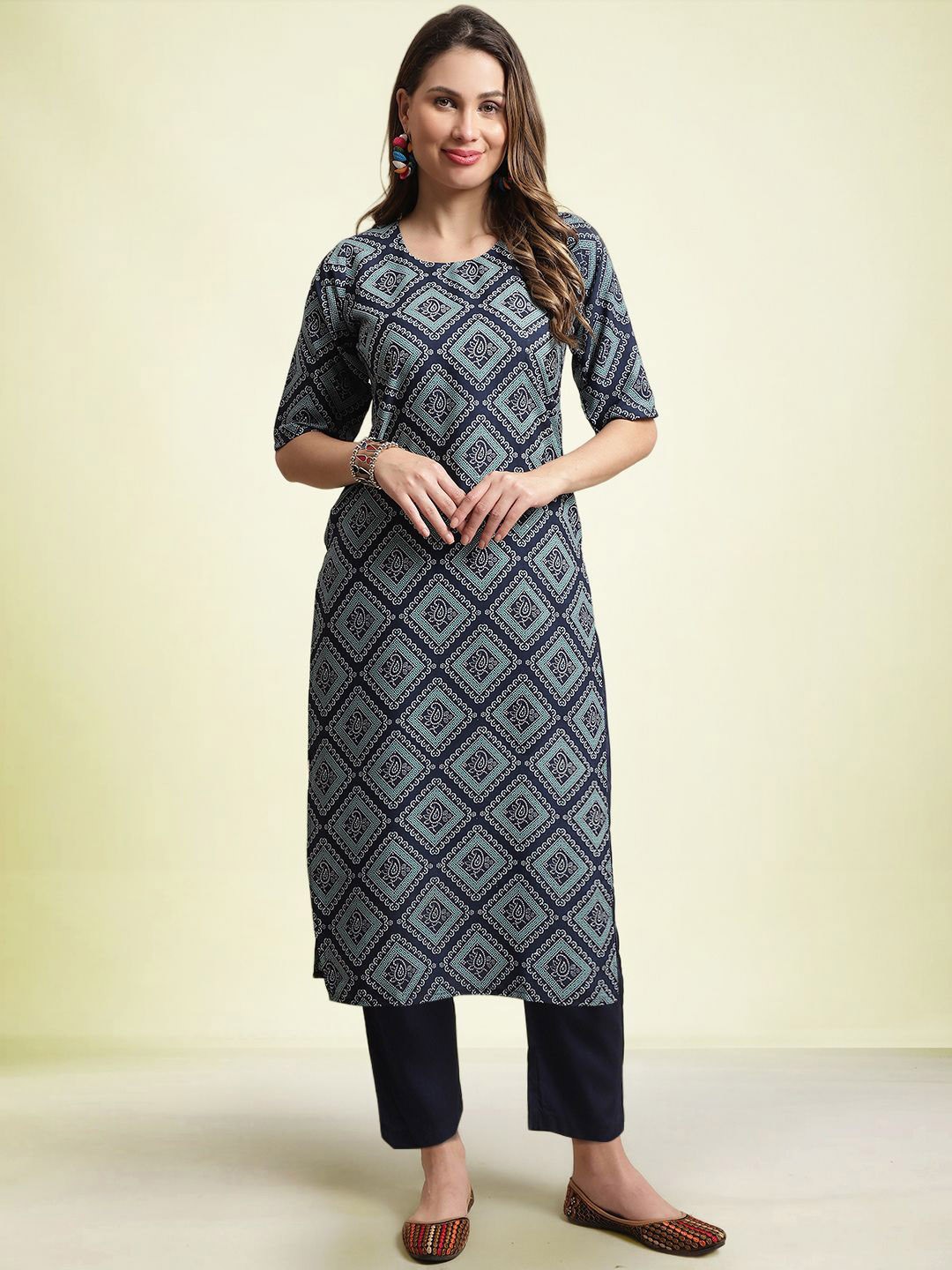 

Moda Rapido Badhani Printed Round Neck Straight Kurta With Trousers, Blue