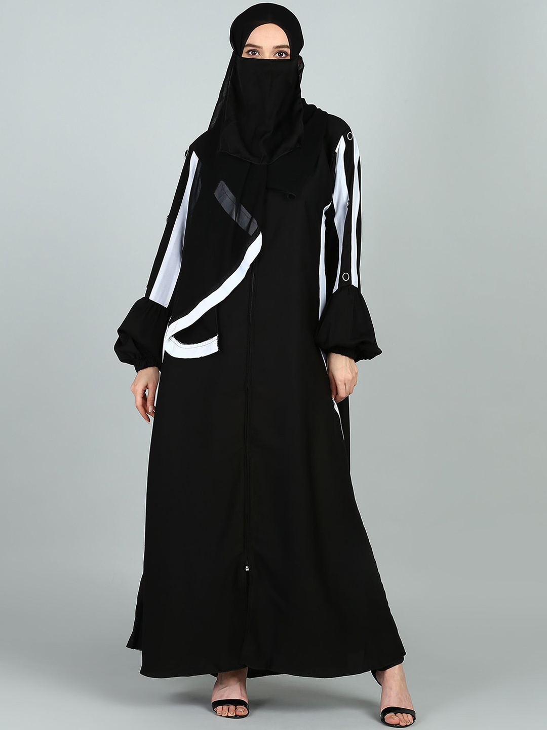 

BROKE BRAND Colourblocked Round Neck Abaya, Black