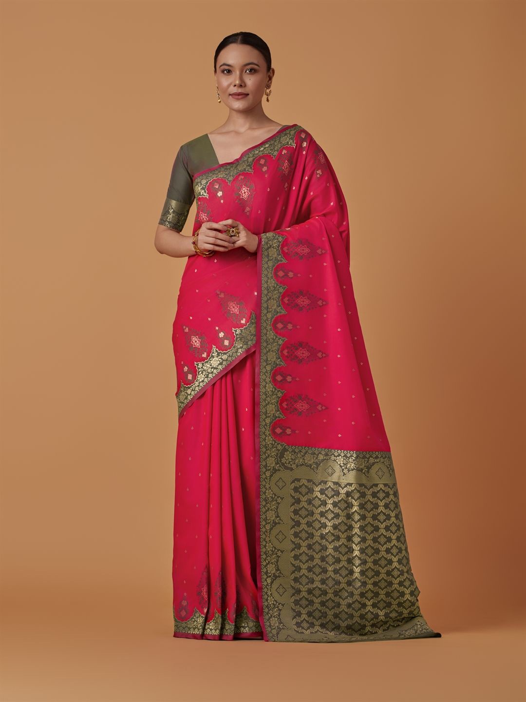 

MONJOLIKA FASHION Ethnic Motifs Woven Design Zari Banarasi Saree, Pink