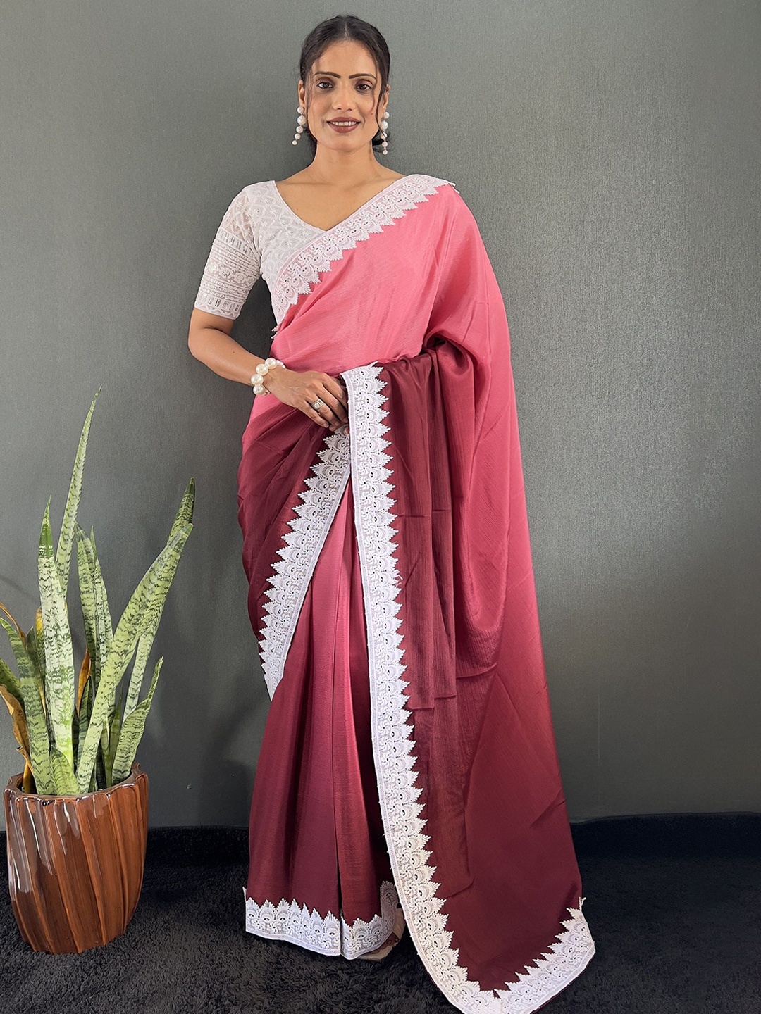 

JULEE Colourblocked Embroidered Pure Chiffon Saree, Peach