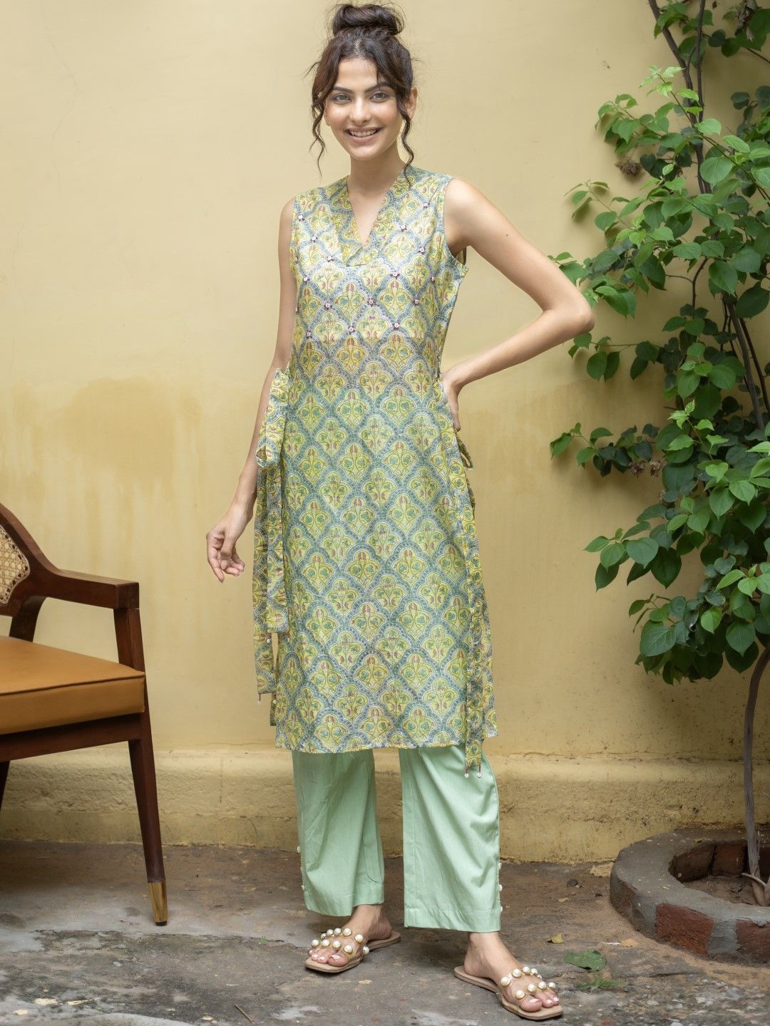

ANUVAS Women Ethnic Motifs Woven Design Straight Kurta, Green