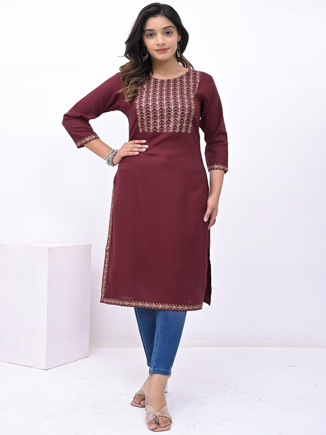 

KASHISHIYA Floral Yoke Design Round Neck Straight Kurta, Maroon