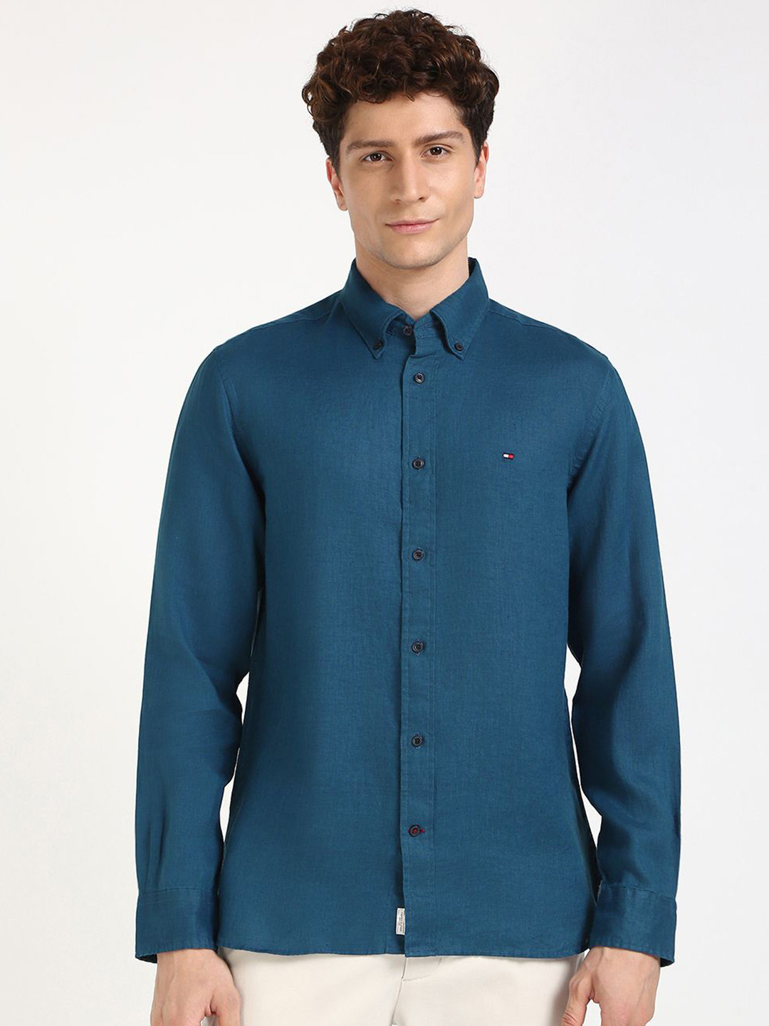 

Tommy Hilfiger Men Button-Down Collar Solid Linen Casual Shirt, Teal
