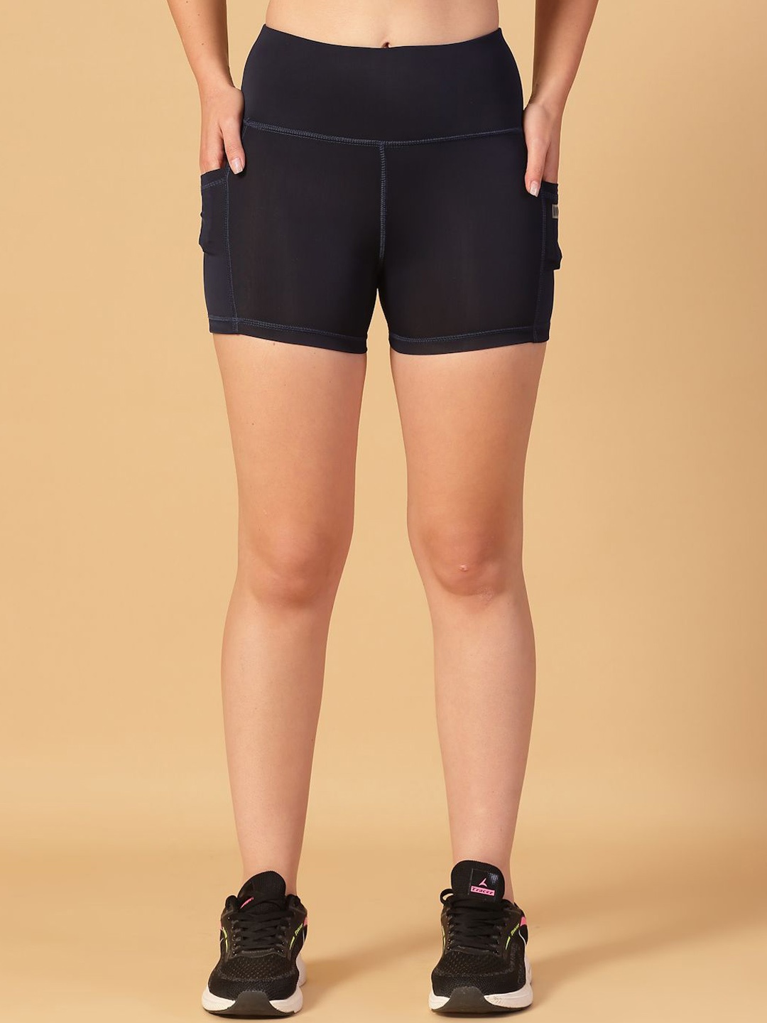 

Invincible Women Shorts With Side Pockets, Na