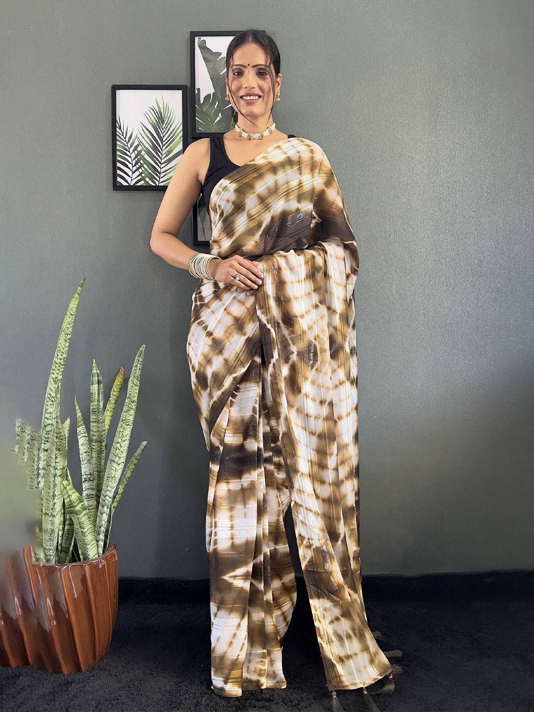 

LADY SHOPI Tie and Dye Pure Georgette Ready to Wear Saree, Brown