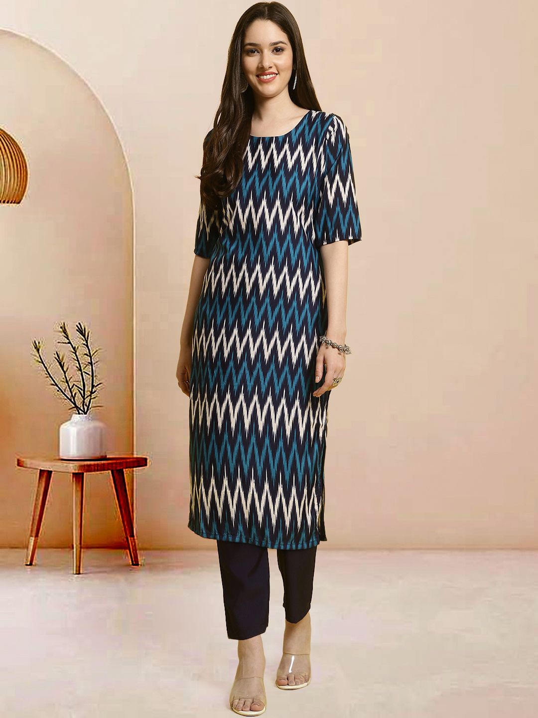 

Moda Rapido Chevron Printed Round Neck Straight Kurta With Trousers, Black