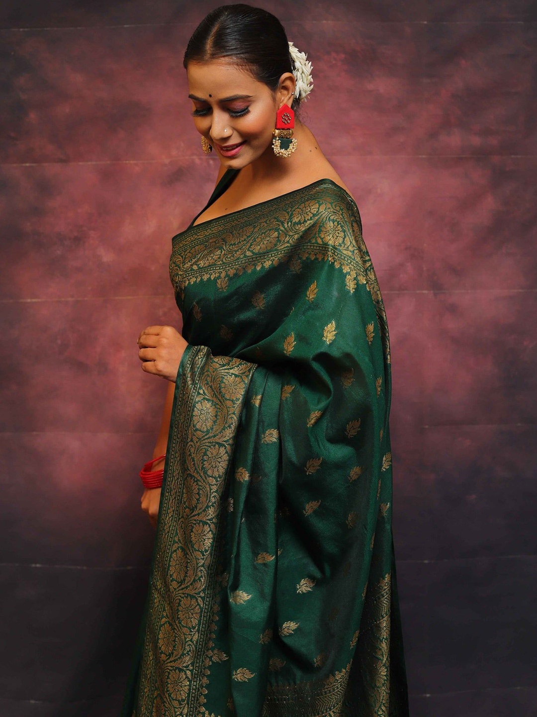 

Krimmple Woven Design Zari Saree, Green