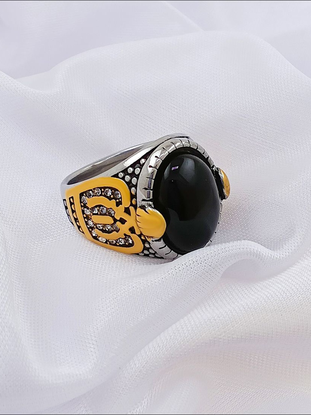 

Saizen 925 Sterling Silver Sliver-Plated Crystal And Onyx Stone Studded Finger Ring