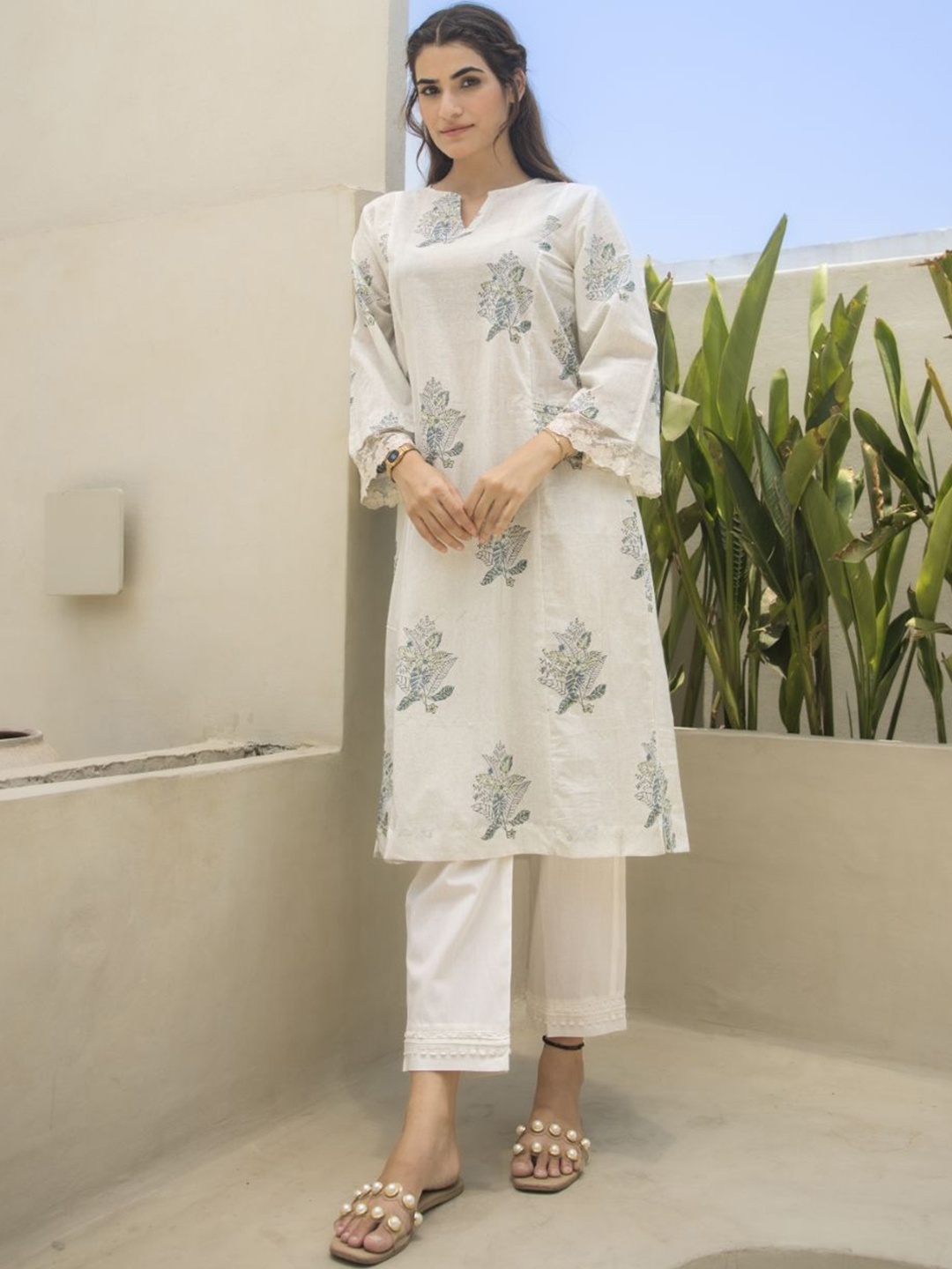 

ANUVAS Women Floral Embroidered Flared Sleeves Chikankari Cotton A-Line Kurta, White