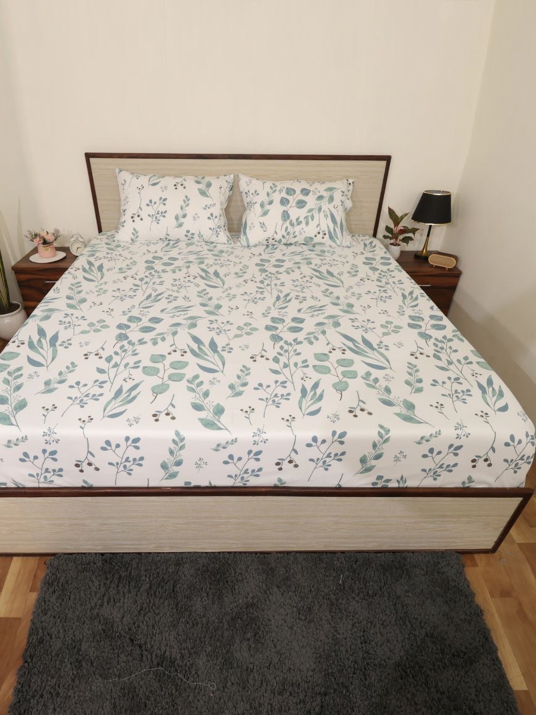 

Bhumi Impex Blue & White Floral Printed 144 TC Single Bedsheet Set 1.524m X 2.286m