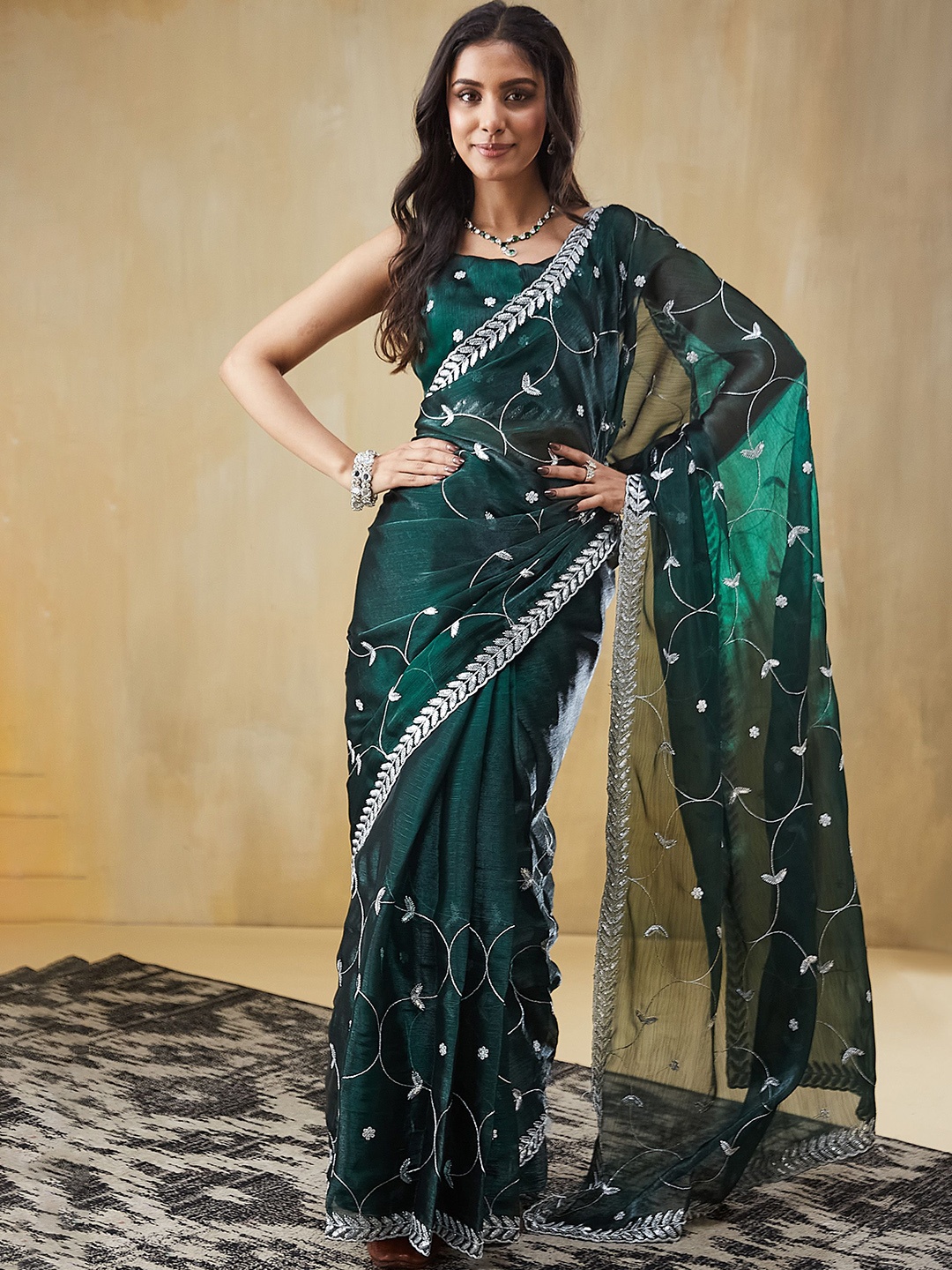 

RACHNA Women Floral Embroidered Embellished Saree, Green