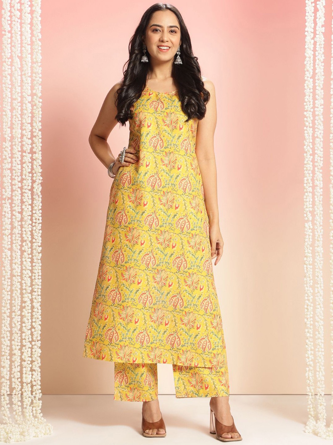 

GoSriKi Floral Printed Round Neck Straight Kurta With Palazzos, Yellow