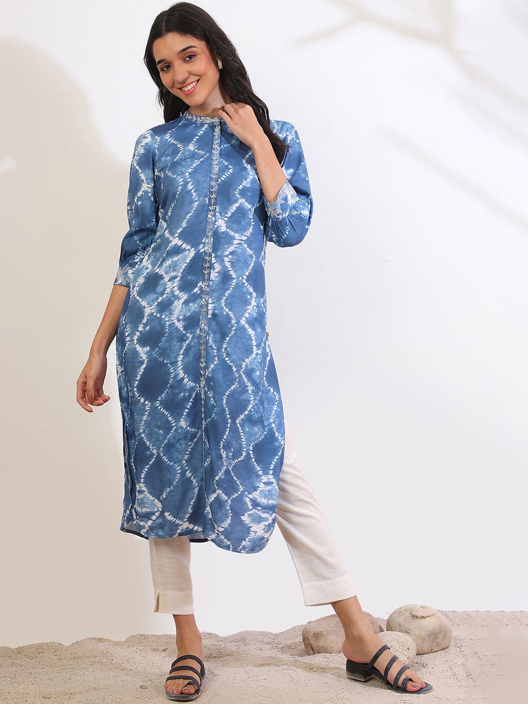 

AURELIA Abstract Printed Mandarin Collar Puff Sleeves Zari Straight Kurtas, Blue