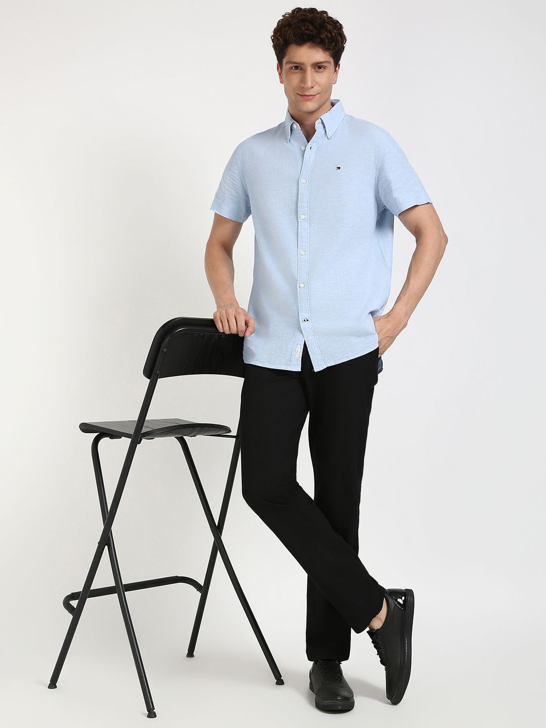 

Tommy Hilfiger Men Button-Down Collar Solid Linen Casual Shirt, Blue
