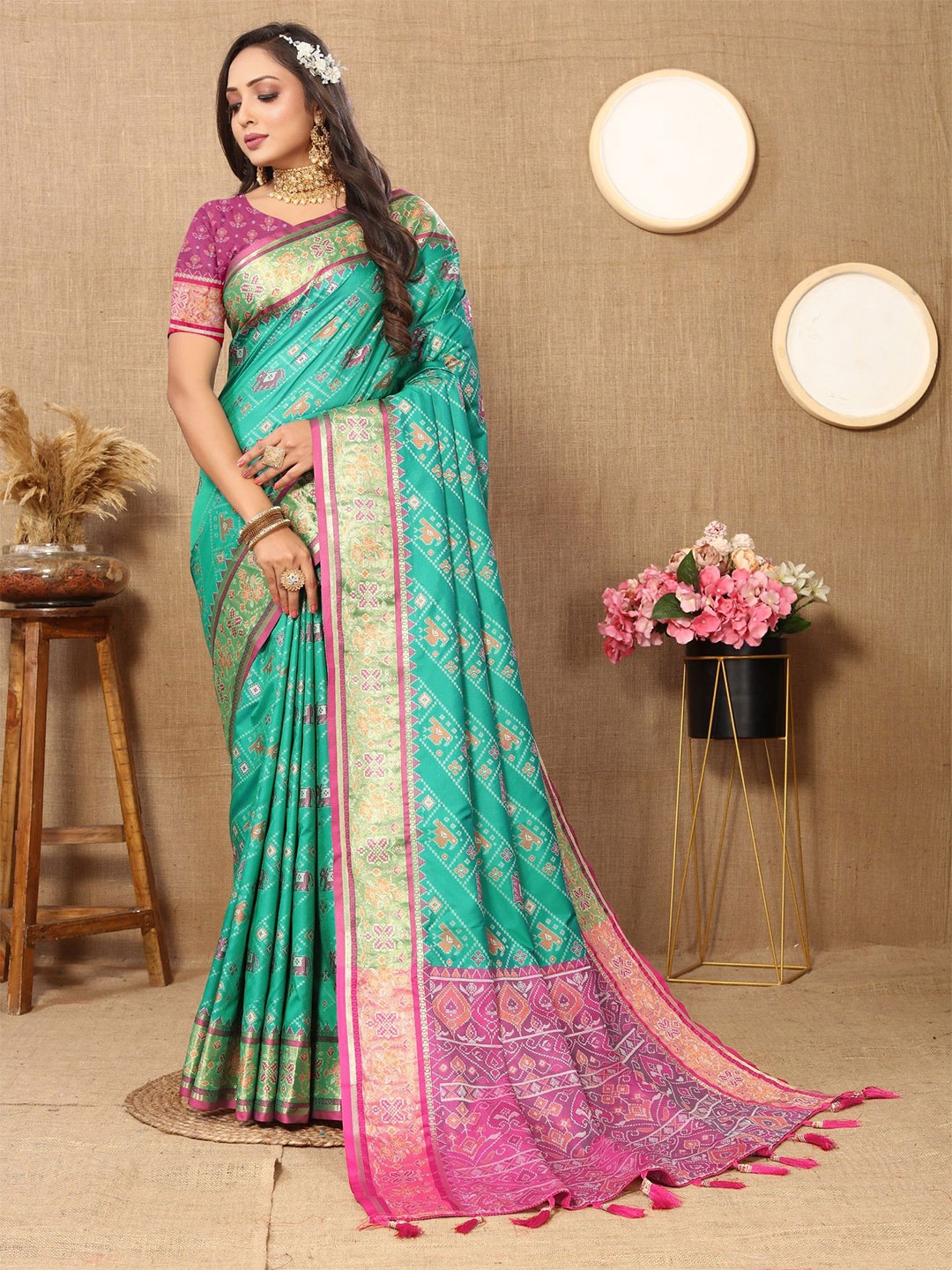 

LeeliPeeri Designer Woven Design Zari Silk Blend Patola Saree, Teal