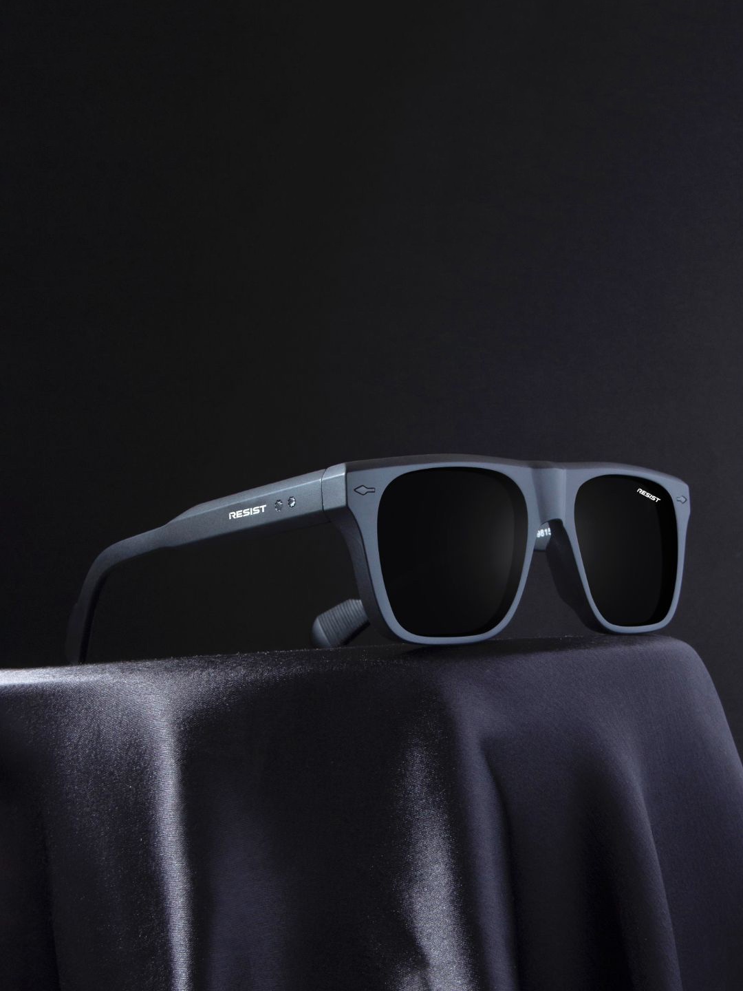 

RESIST EYEWEAR Unisex Wayfarer Sunglasses with UV Protected Lens SHAWN BLACK BLACK
