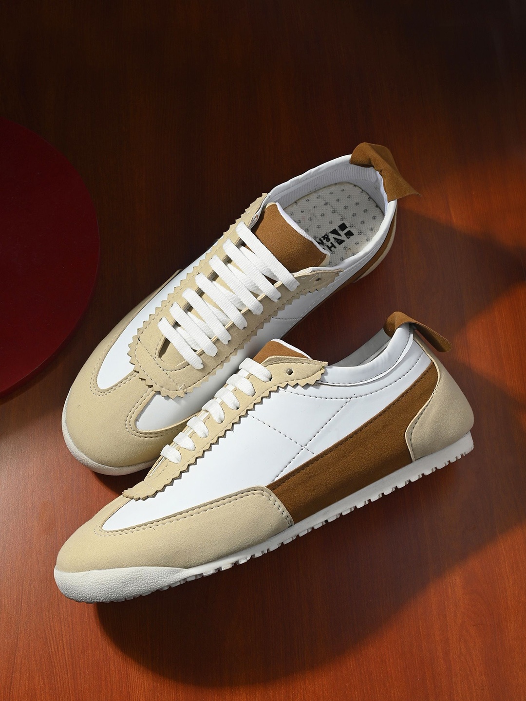 

HERE&NOW Men Colourblocked Lace-Ups Sneakers, Beige