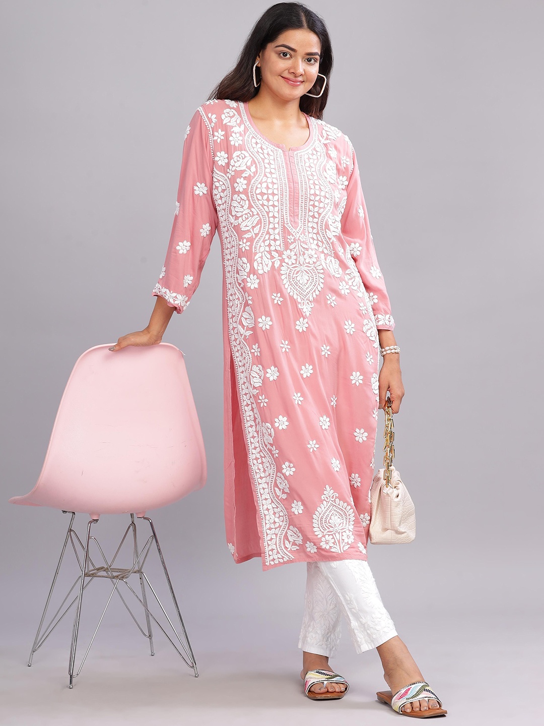 

Club Loom Women Floral Printed Chikankari Floral Kurta, Mauve