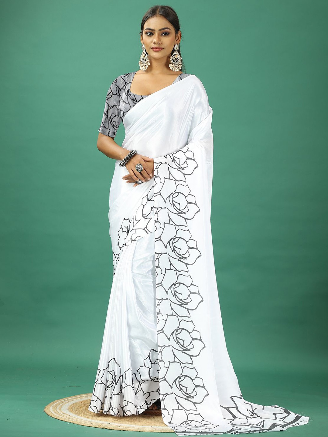 

VIRENDRA TEXTILES Floral Printed Saree, Grey