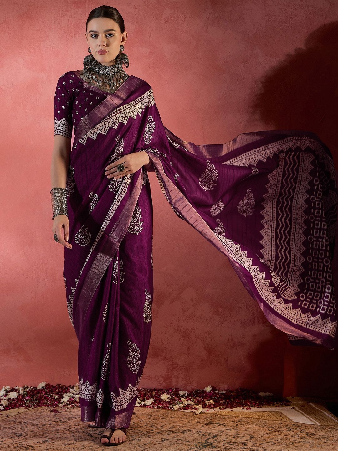 

Sangria Ethnic Printed Zari Saree With Unstitched Blouse, Magenta