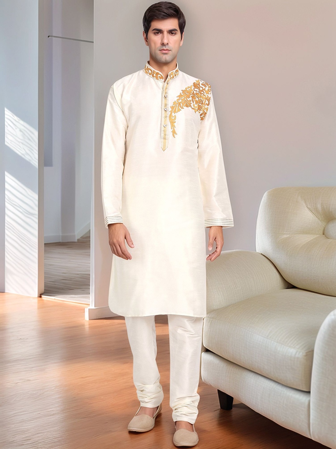 

Moda Rapido Men Embroidered Regular Kurta with Pyjamas, Off white