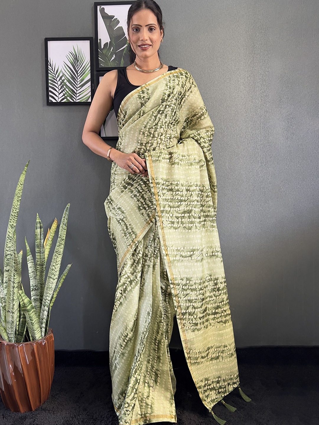 

LADY SHOPI Ready to Wear Saree, Green