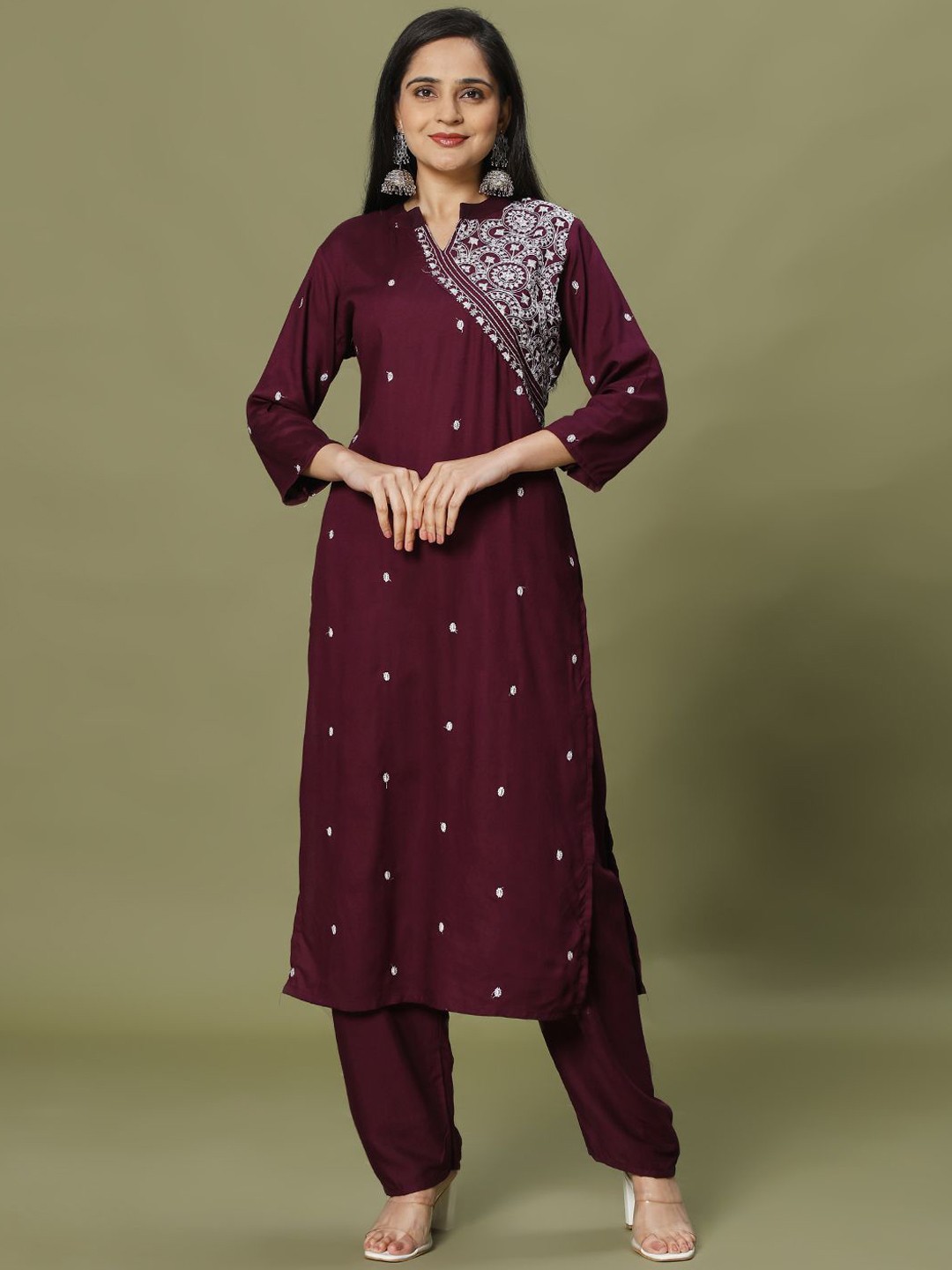 

Meena Bazaar Women Floral Embroidered Regular Kurta with Trousers, Maroon