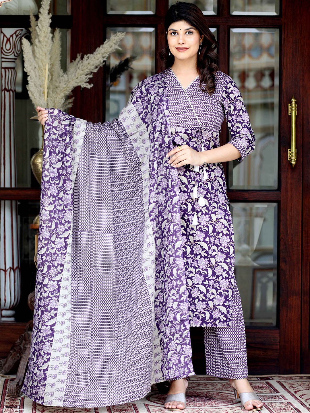 

Doriyaan Women Floral Printed Regular Gotta Patti Pure Cotton Kurta with Palazzos & With Dupatta, Purple