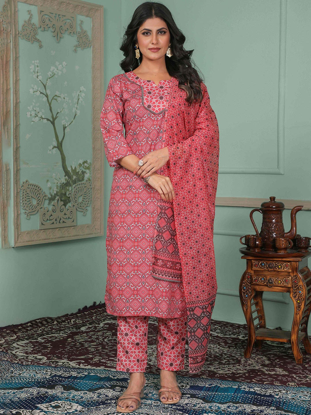 

Vintro Women Printed Regular Kurta with Trousers & With Dupatta, Pink