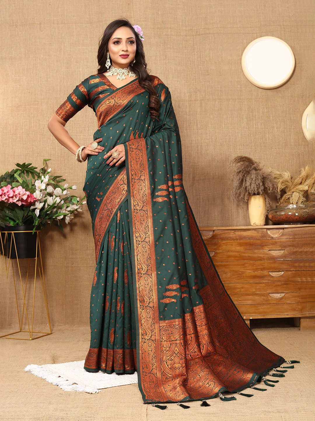 

LeeliPeeri Designer Woven Design Zari Organza Banarasi Saree, Green